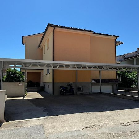 Aria Room And Apartmant Fuga Ровин Екстериор снимка