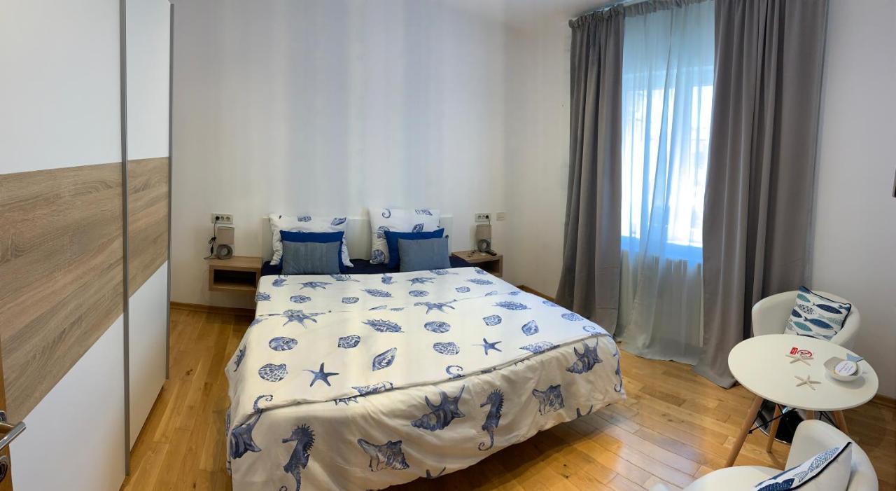 Aria Room And Apartmant Fuga Ровин Екстериор снимка