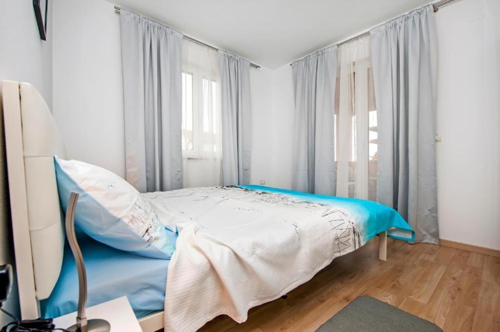 Aria Room And Apartmant Fuga Ровин Екстериор снимка