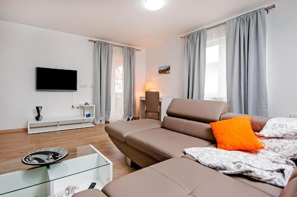 Aria Room And Apartmant Fuga Ровин Екстериор снимка