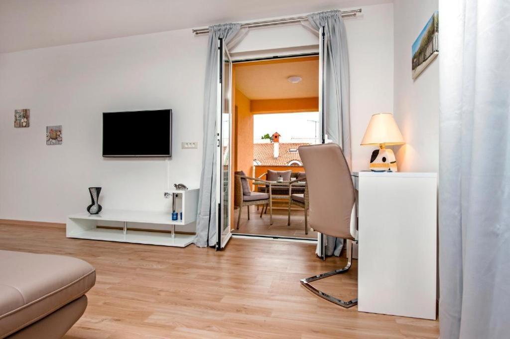 Aria Room And Apartmant Fuga Ровин Екстериор снимка