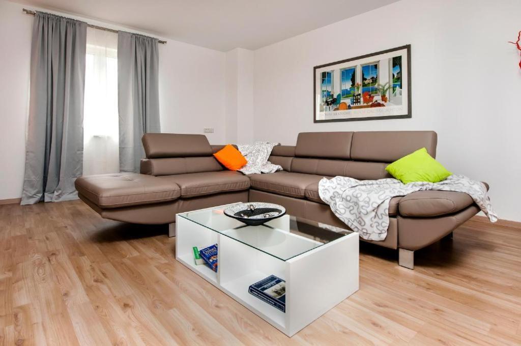 Aria Room And Apartmant Fuga Ровин Екстериор снимка