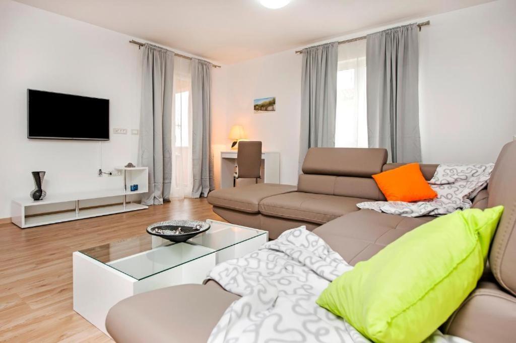 Aria Room And Apartmant Fuga Ровин Екстериор снимка