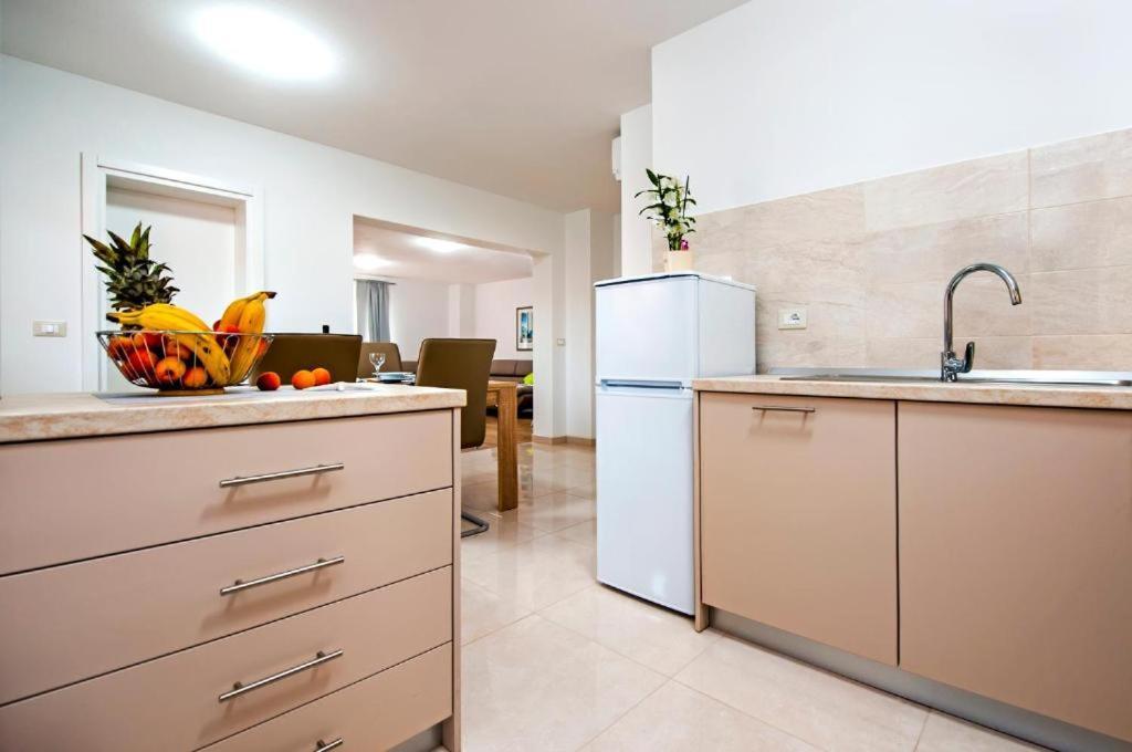 Aria Room And Apartmant Fuga Ровин Екстериор снимка