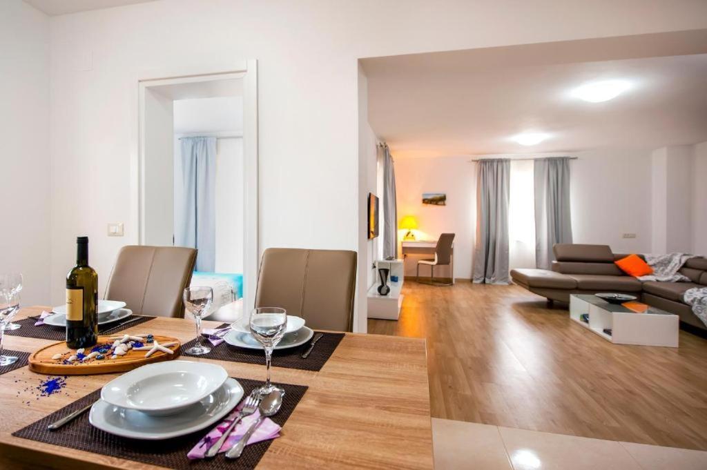 Aria Room And Apartmant Fuga Ровин Екстериор снимка