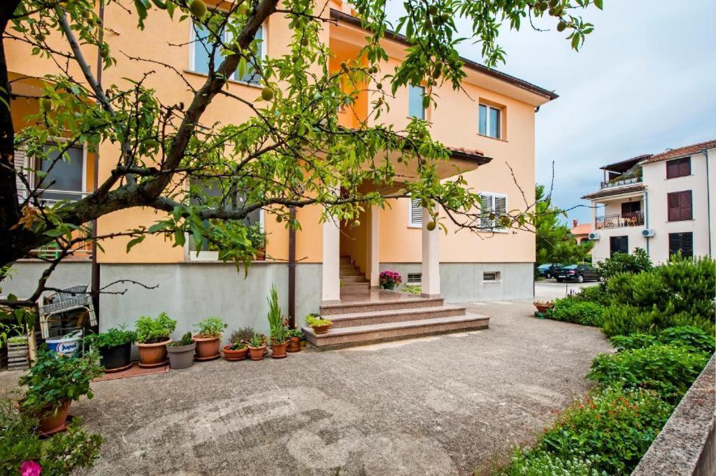 Aria Room And Apartmant Fuga Ровин Екстериор снимка